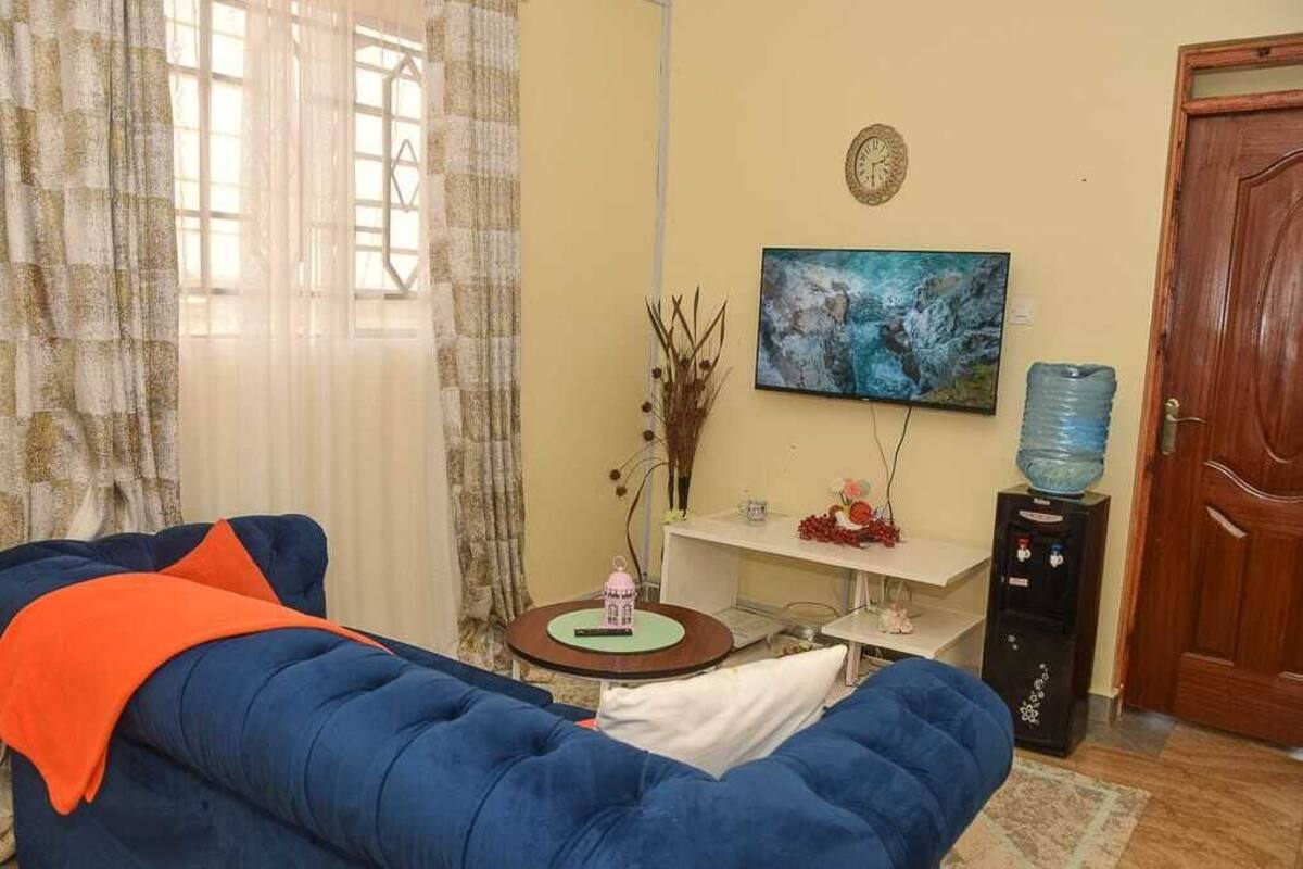 Appartamento Classic | Area soggiorno | Smart TV 32 pollici con canali digitali