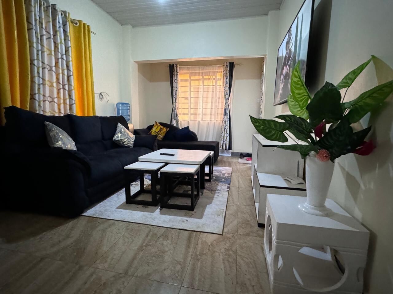 Appartamento Deluxe | Area soggiorno | Smart TV 32 pollici con canali digitali