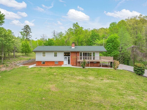 Exterior - Spacious 5-bedroom Lake House in Kingston TN (Kingston)