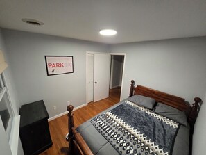 5 bedrooms, desk, iron/ironing board, free WiFi - Spacious 5-bedroom Lake House in Kingston TN (Kingston)