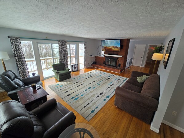 Télévision, cheminée