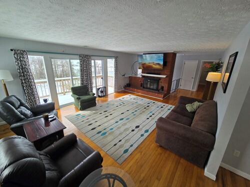 Spacious 5-bedroom Lake House in Kingston TN