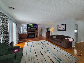 Smart TV, fireplace, printers - Spacious 5-bedroom Lake House in Kingston TN (Kingston)