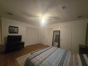 5 chambres, fer et planche à repasser, Wi-Fi, draps fournis