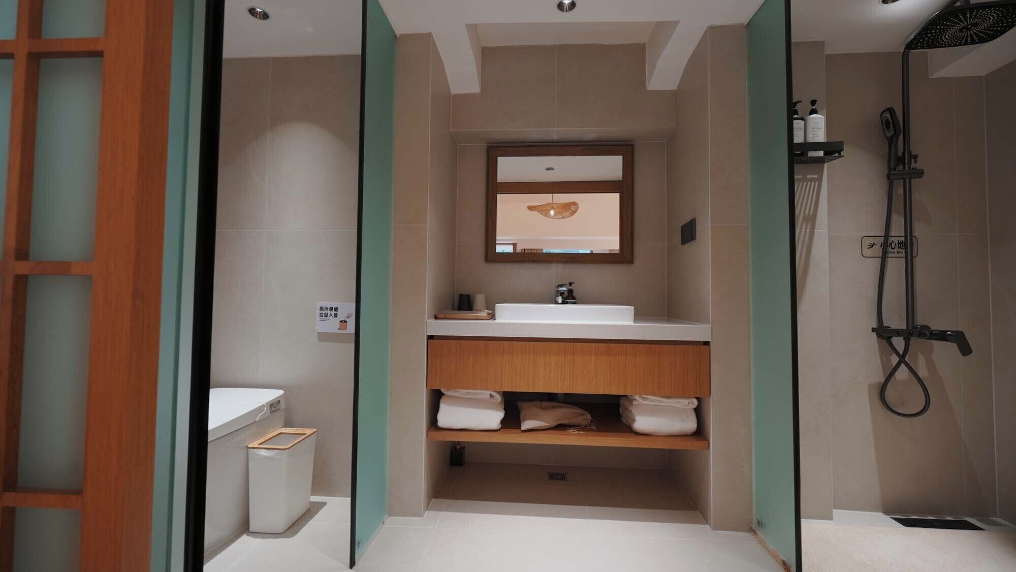 Standard Double Room, Courtyard View | Bathroom