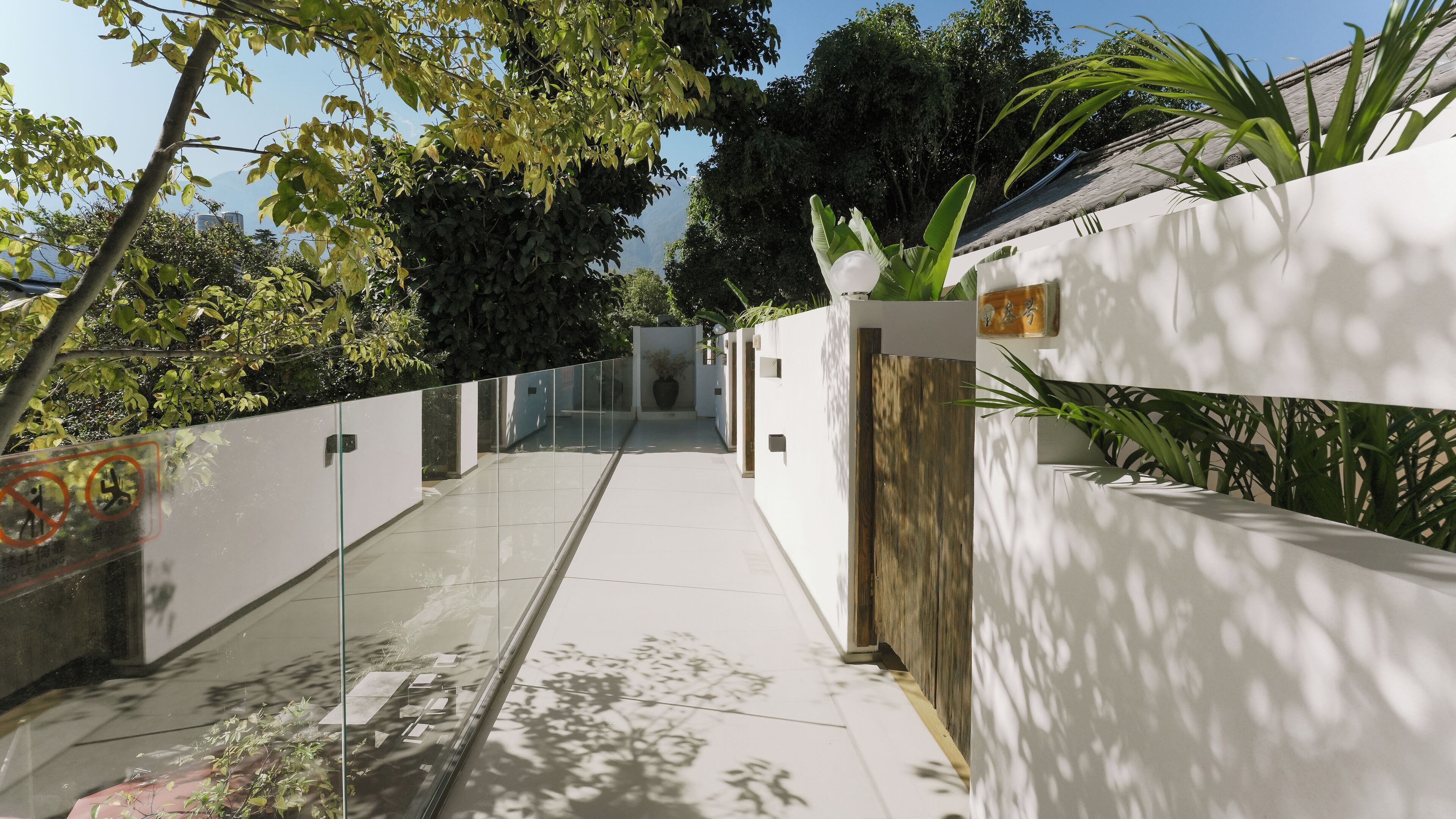 숙박 시설 입구