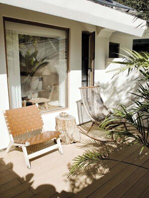 Superior Double Room, Courtyard View | Terrace/patio - Dali Ancient City Ped Mall Meishu B & B (Dali)
