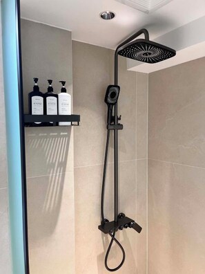 Superior Twin Room, Hill View | Bathroom | Bathrobes, slippers - Dali Ancient City Ped Mall Meishu B & B (Dali)