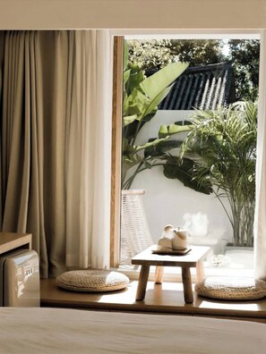 Classic Double Room, Courtyard View | Individually decorated, individually furnished, blackout drapes - Dali Ancient City Ped Mall Meishu B & B (Dali)