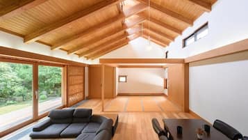 Family House, Non Smoking, Garden View | Interior