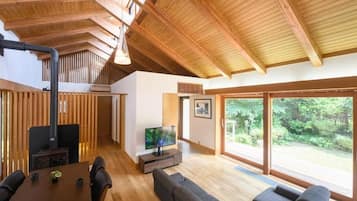 Family House, Non Smoking, Garden View | Interior