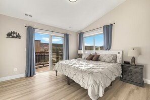 Travel cot, free WiFi, bed sheets