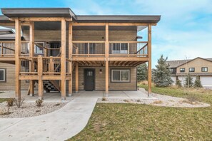 Exterior - VICTOR HEADWALL: Condo Trails Skiing Snowmobiling Teton Mtns Grand Targhee (Victor)