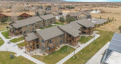 VICTOR HEADWALL: Condo Trails Skiing Snowmobiling Teton Mtns Grand Targhee