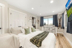 1 bedroom, travel cot, free WiFi, bed sheets