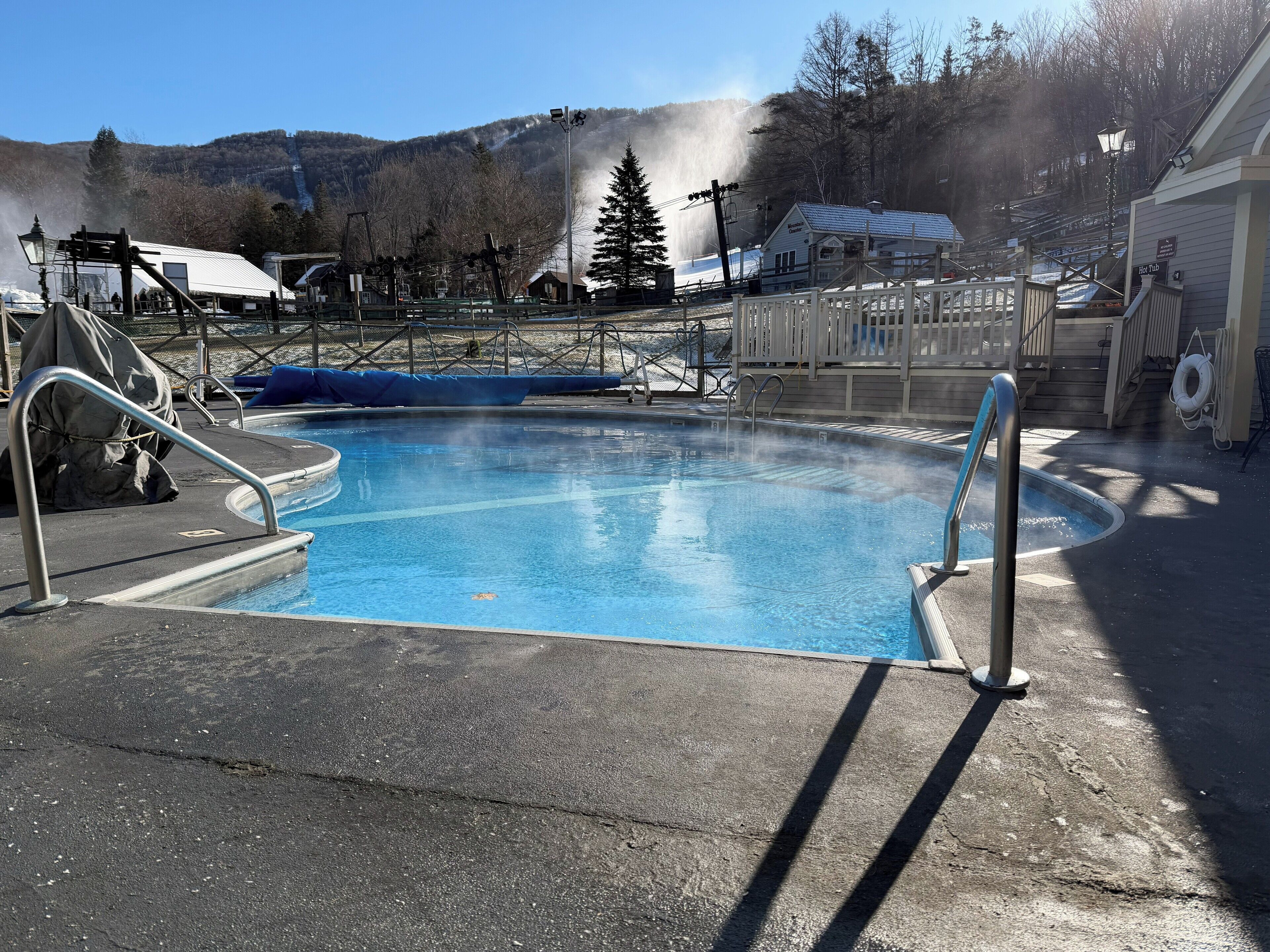 室外游泳池，恒温泳池