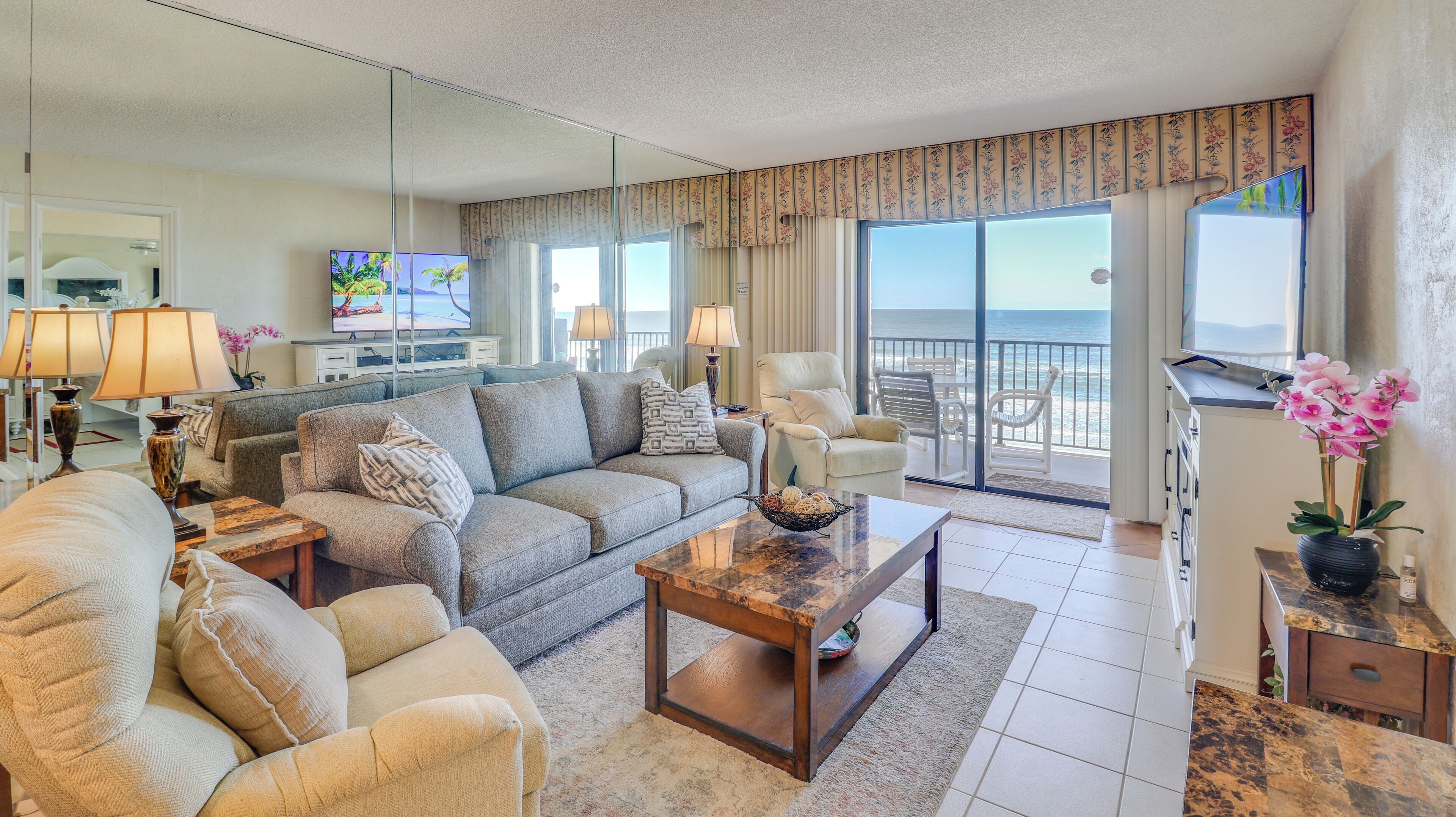 Älytelevisio, takka, videokirjasto, tulostin