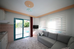 Flat-screen TV - River Suite Apartments Icmeler (Marmaris)