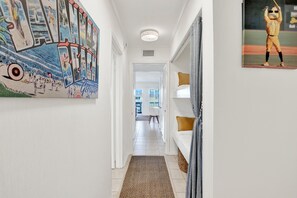 1 habitación, tabla de planchar con plancha, wifi gratis y ropa de cama
