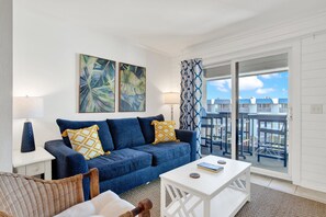 Een smart-tv en boeken