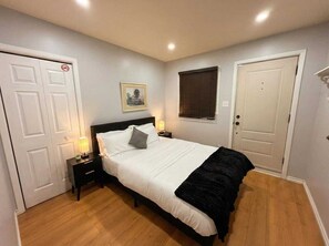 3 slaapkamers, een strijkplank/strijkijzer, gratis wifi, beddengoed