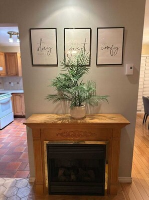 Interior - Stylish 3BR w/ Hot Tub, Heated Pool & Free Parking (Vaudreuil-Dorion)