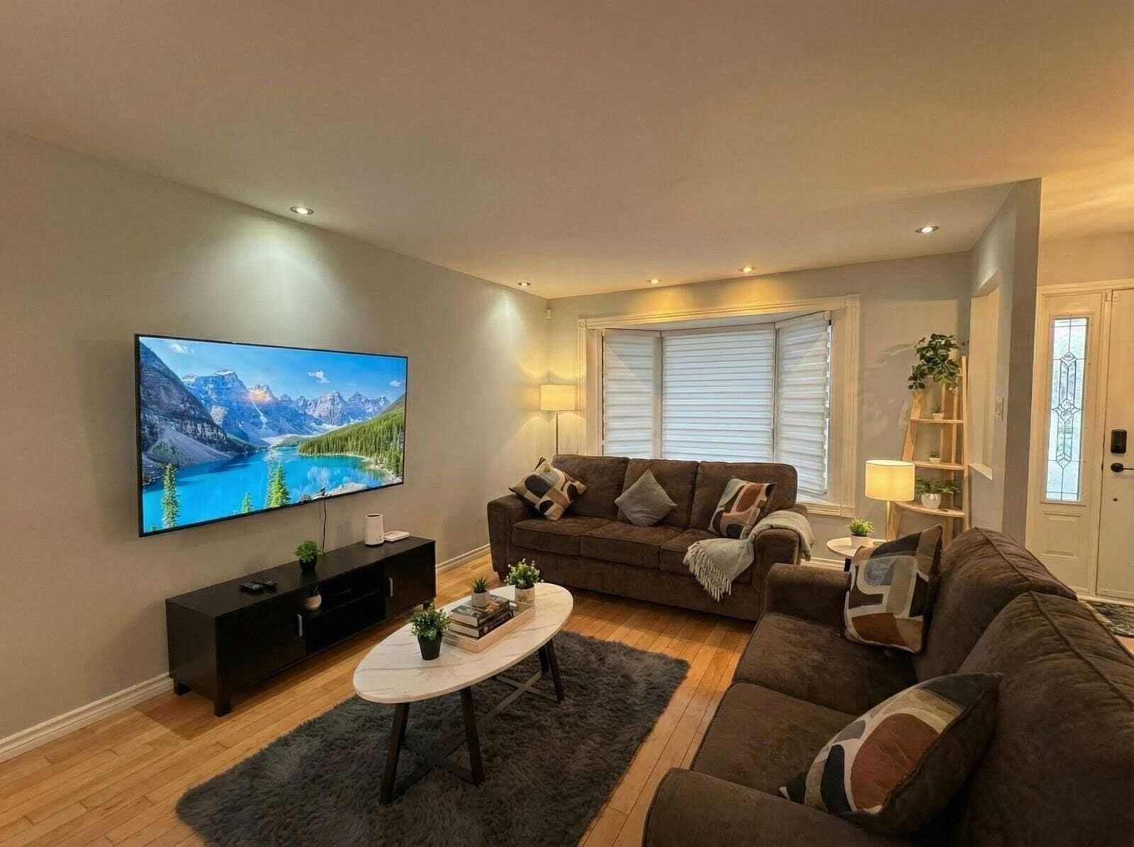 Smart TV, fireplace