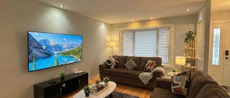 Smart TV, fireplace