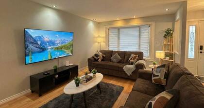Stylish 3BR w/ Hot Tub, Heated Pool & Free Parking