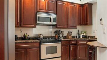 Microwave, oven, dishwasher, coffee/tea maker