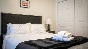 4 bedrooms, desk, iron/ironing board, WiFi