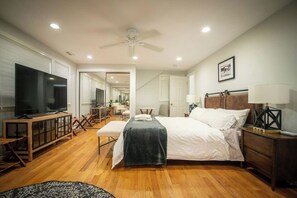 Bureau, fer et planche à repasser, Wi-Fi, draps fournis