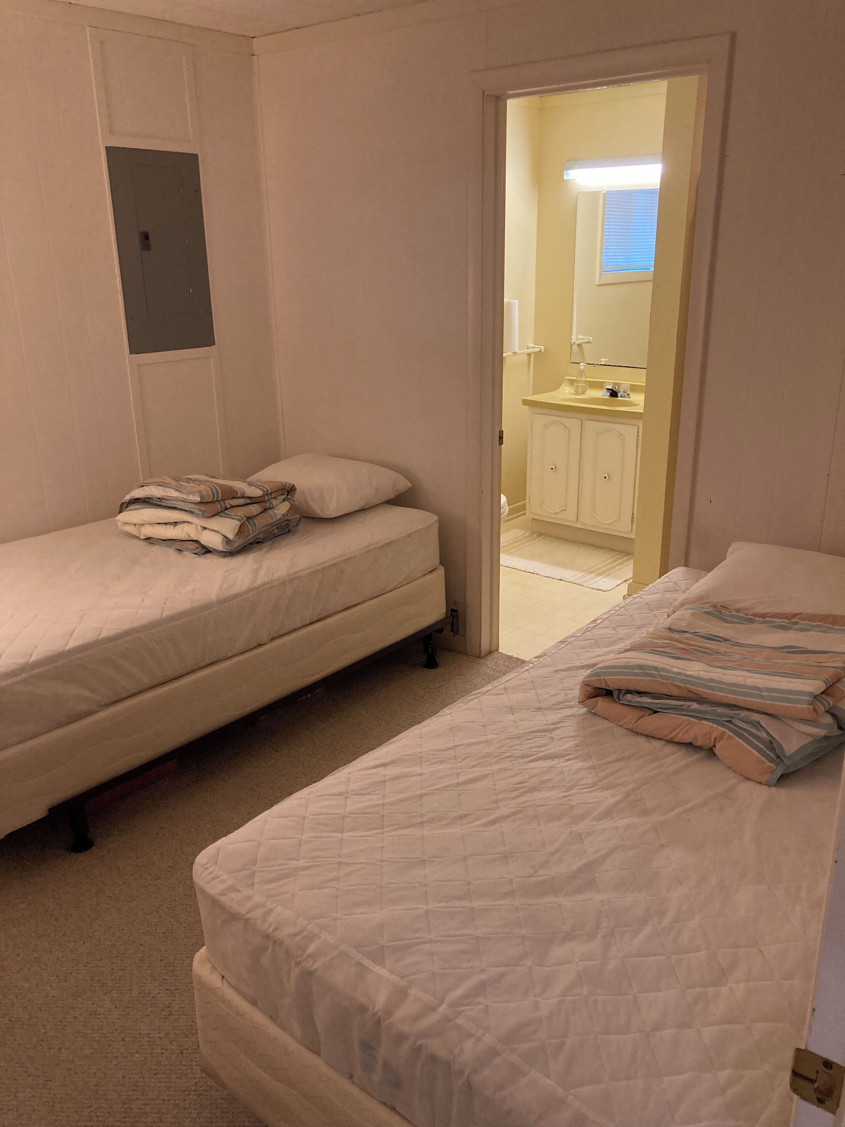 3 habitaciones, tabla de planchar con plancha y wifi gratis 