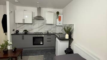 Room, Multiple Bedrooms, Smoking, Balcony | Private kitchen