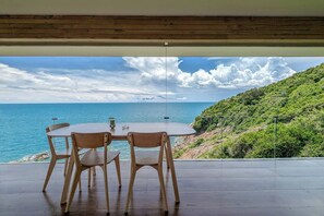 Outdoor dining - Samathi Retreat by the sea (Ko Pha-ngan)