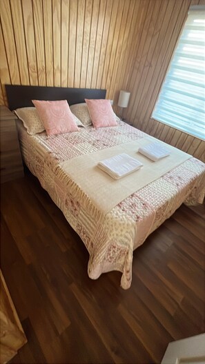 2 bedrooms, WiFi, bed sheets