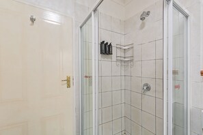 Bathroom - The Link Guest Lodge (Kempton Park)