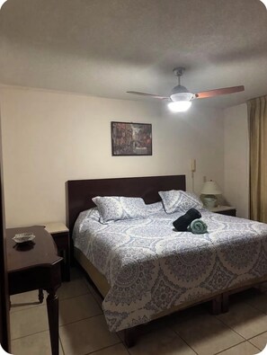 3 habitaciones, tabla de planchar con plancha, wifi y ropa de cama 