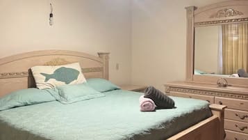 3 bedrooms, iron/ironing board, WiFi, bed sheets