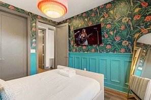 3 bedrooms, iron/ironing board, travel cot, free WiFi - Petal & Palm-Rooftop Patio & Gym-Mins to Broadway (Nashville)