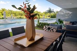 Outdoor dining - Aqua Poolside Serenity | Pool  & Golf  2B Cana Bay (Bavaro)