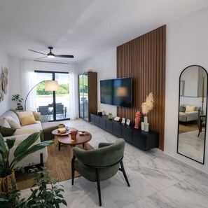 Smart TV - Aqua Poolside Serenity | Pool  & Golf  2B Cana Bay (Bavaro)