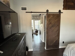 1 bedroom, iron/ironing board, free WiFi, bed sheets - Welcome to Your Lakefront Retreat (Osage Beach)
