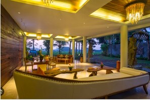 屋外ダイニングエリア