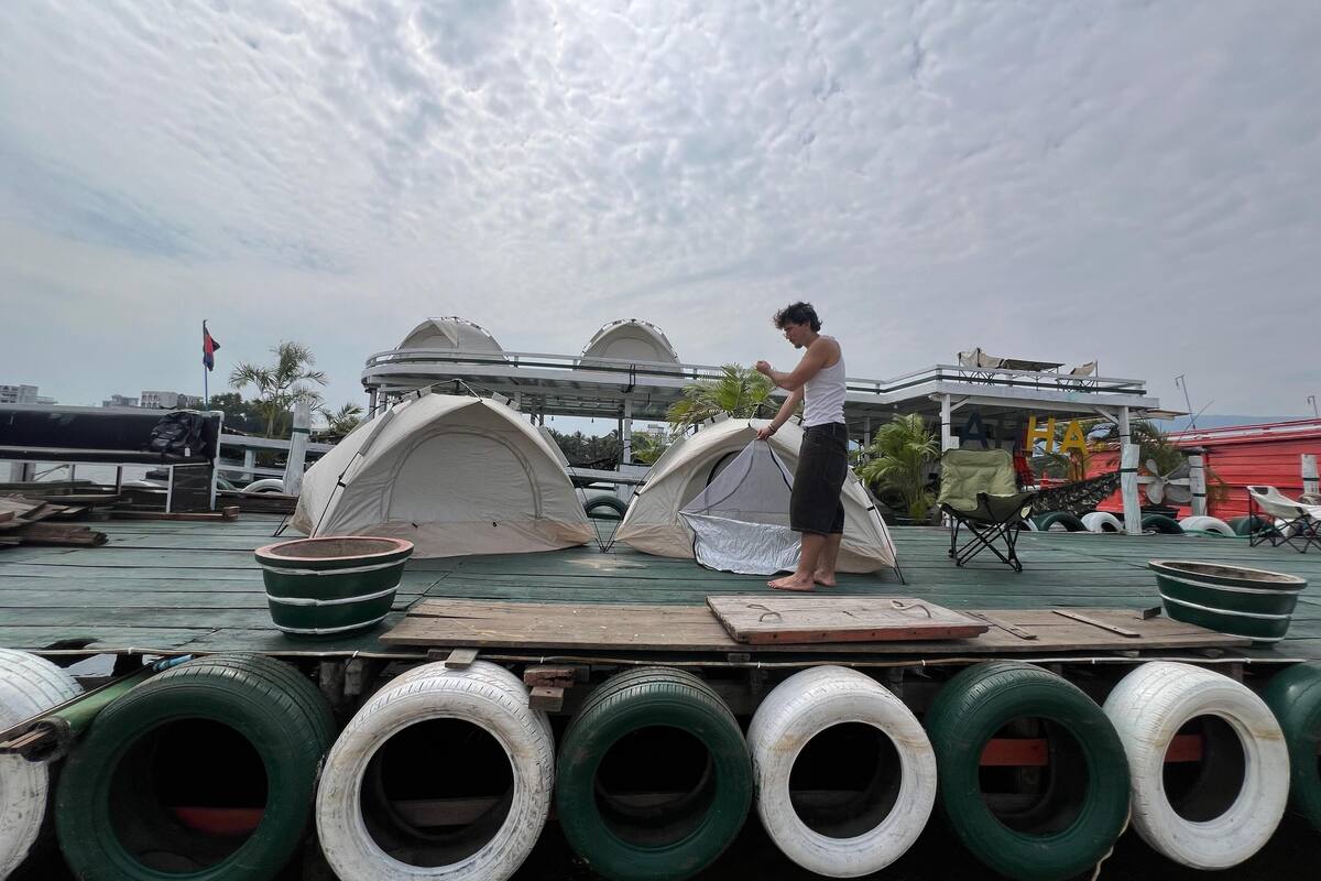 Tenda de campanya bàsica, vistes al riu | Altres