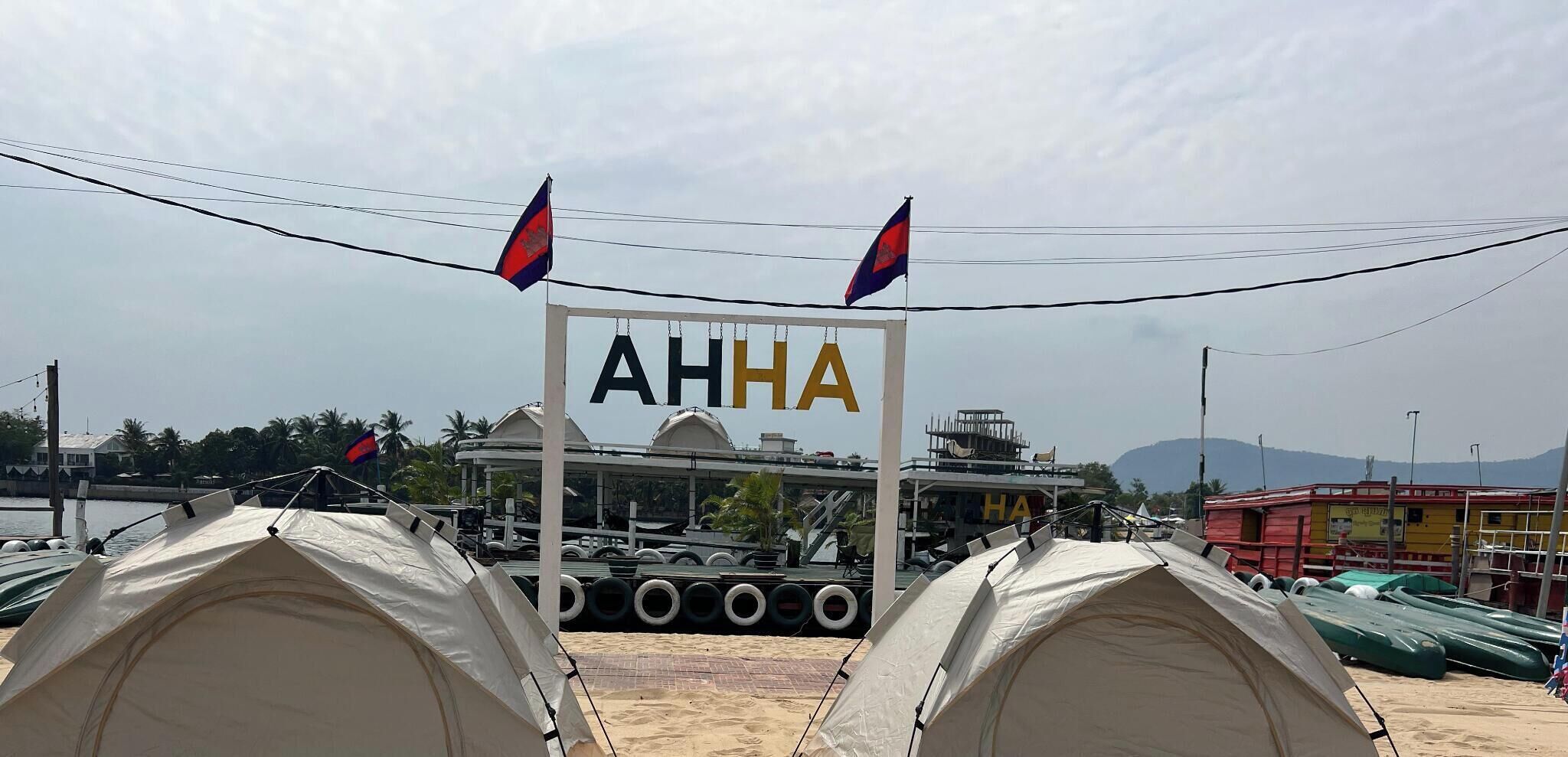 Basic Tent, River View | Beach