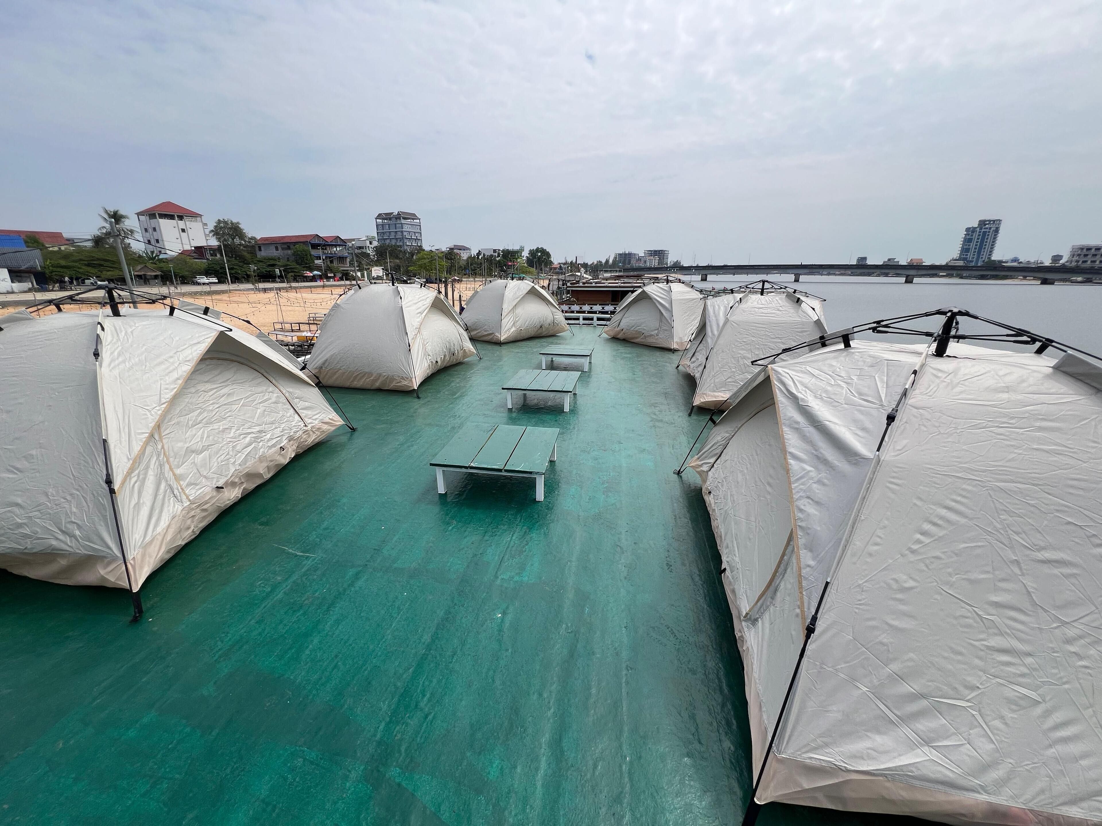 Basic Tent, River View | Marina