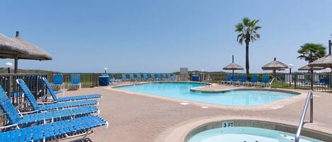 Een verwarmd zwembad