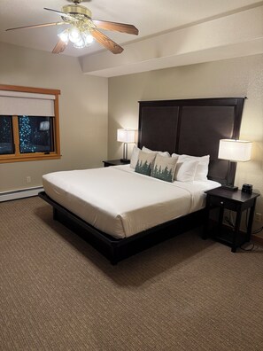 2 bedrooms, iron/ironing board, Internet, bed sheets - Ski-In/Ski-Out Breck Condo at Grand Timber Lodge. Snowfall!!! Avail Jan 8–11 (Breckenridge)