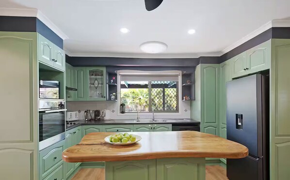 Unclassified image, 1 of 21, button - Entire home in Kippa-Ring, Australia (Kippa-Ring)